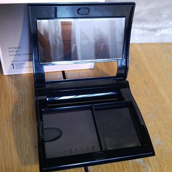 Mary Kay Compact - Picture 2 of 4